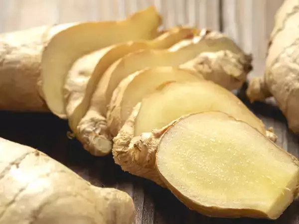 The simple method to peel ginger without wasting anything and extend its life
