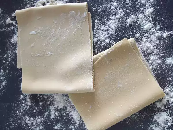 This is the perfect homemade lasagna pasta: you don't have to cook it beforehand and it tastes even better