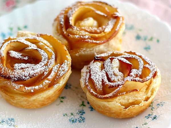 Apple and puff pastry roses: the Valentine's Day dessert that looks like a pastry shop dessert