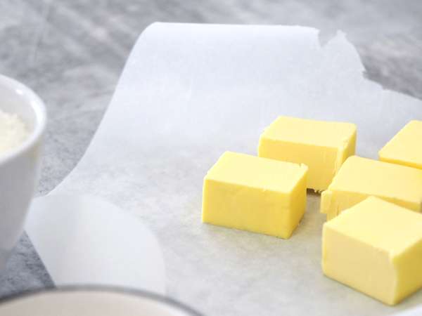 Cold butter, softened or melted: the detail that decides your dessert