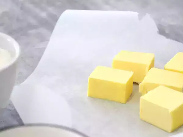 Cold butter, softened or melted: the detail that decides your dessert