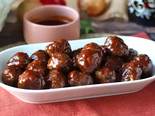 Meatballs in air fryer with sweet-and-sour barbecue-style sauce: the easy and irresistible recipe perfect for dinner and appetizers (ready in less than 30 minutes)
