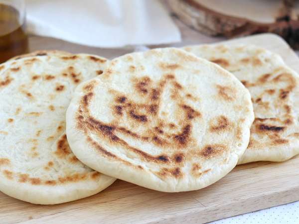 4 frying pan bread recipes with simple ingredients for those who want warm bread without the hassle