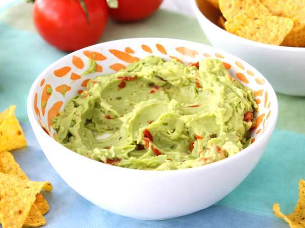 The best way to store guacamole so it doesn't turn brown the next day