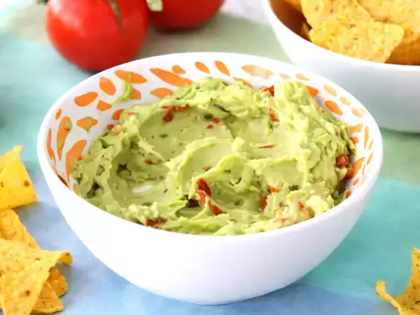 The best way to store guacamole so it doesn't turn brown the next day