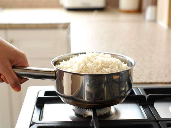The best way to store cooked rice so that it isn't dry and tasteless the next day