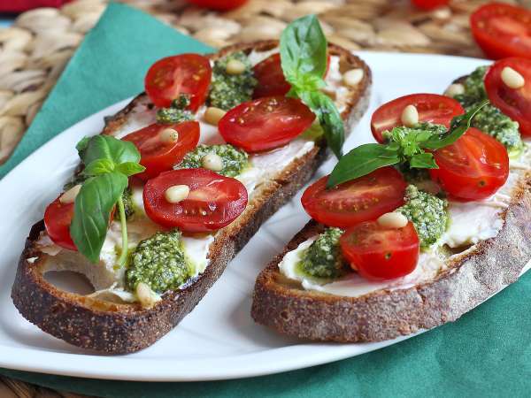 Looking for ideas for brunch sandwiches, bagels and toast? Here are 13 recipes to inspire you!