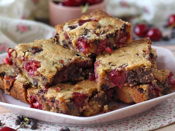 These 10 spring cakes are light, fresh, and perfect for making any afternoon feel a little sweeter