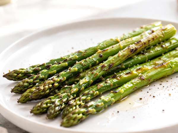 How to cook green asparagus: when to grill, boil, steam and bake them