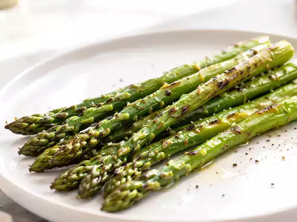 How to cook green asparagus: when to grill, boil, steam and bake them