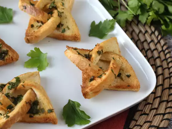 Daily Menu, april 28: Delightful garlic bread, savory steak, and classic crème brûlée for a perfect meal