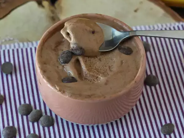 Daily Menu, May 22: a delightful journey from samosas to stuffed chicken and chocolate ice cream