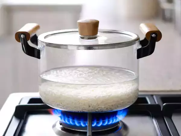 How to cook rice without measuring water: a surprising kitchen trick for reliably loose, not-sticky rice