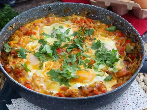 What to cook when you have almost nothing at home? These 7 simple recipes save any meal effortlessly