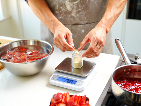 Agar-agar or gelatine: how do you convert without messing up your desserts?