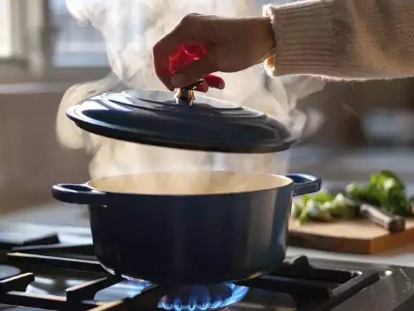 Cover the pot or not? This simple timing trick locks in flavor, texture and moisture in every meal