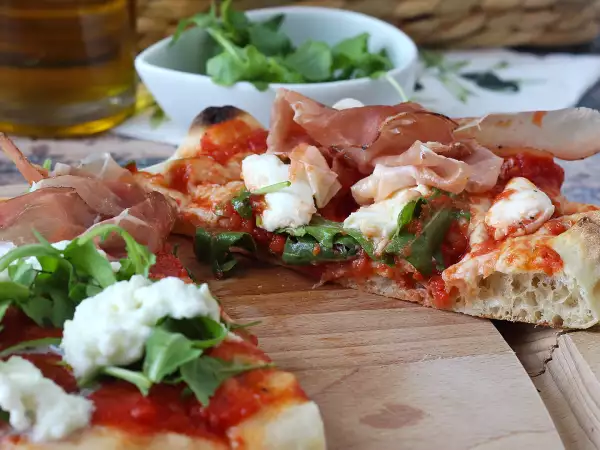 Craving pizza? Discover pinsa: lighter, delicious, and ready in just minutes