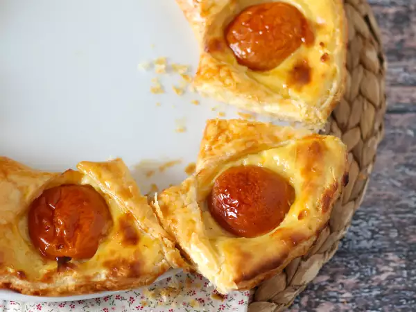 Daily Menu, 31 May: a delightful journey from sunrise rolls to sweet apricot pie