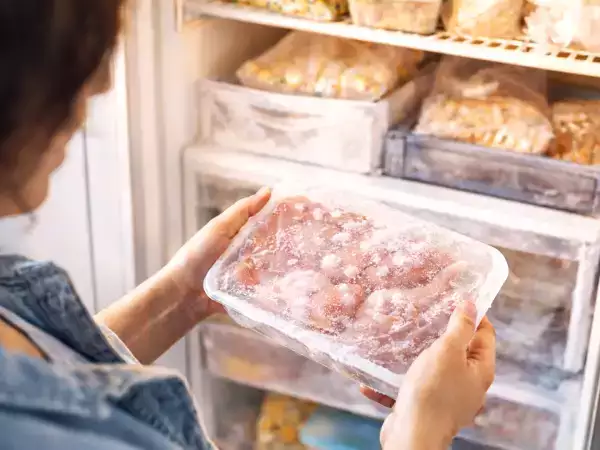 Forgot to defrost dinner? Try this simple trick that thaws food in minutes and saves your meal