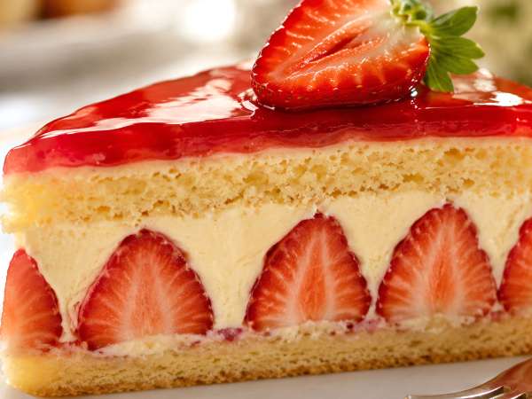 Iconic recipes with strawberries: from pavlova to fraisier for a trip around the world's desserts