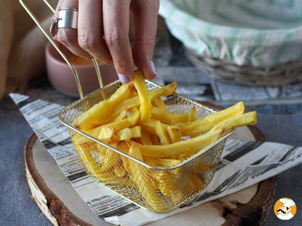 This simple kitchen trick sounds impossible: it makes soggy fries turn crispy again in minutes