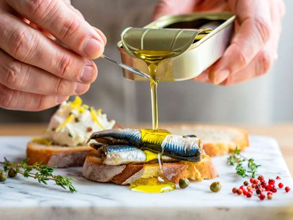 Most people toss the oil from a can of sardines without noticing what they are losing, here's why