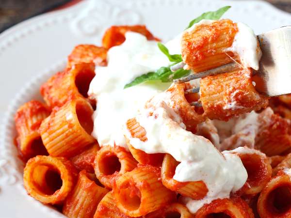 It's not the sauce! This single finishing touch makes simple tomato pasta taste truly memorable