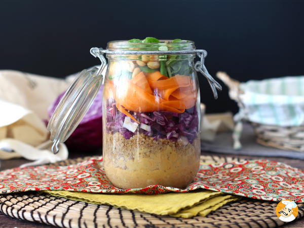 Avoid these common mistakes that silently spoil a jarred salad before lunch: simple fixes you can use