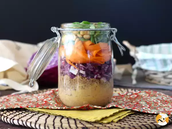 Avoid these common mistakes that silently spoil a jarred salad before lunch: simple fixes you can use