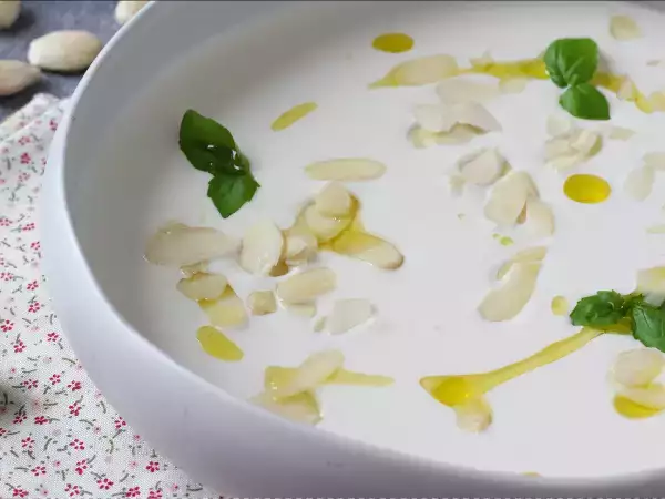 Master Spanish ajoblanco at home: simple, practical tips to make a smoother, creamier, well-balanced bowl