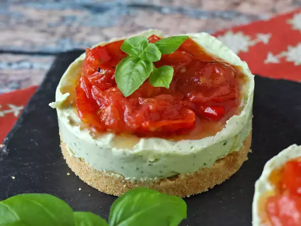 Mini savory cheesecakes: fresh, creamy single-serve bites that make entertaining effortless