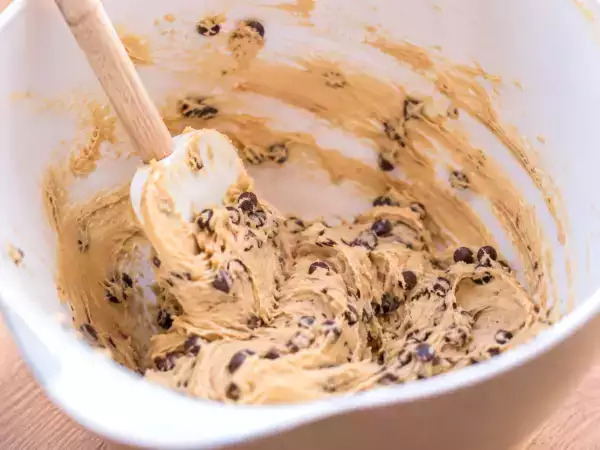 Before you lick the mixing bowl: what everyone should know about raw cake batter and leftovers