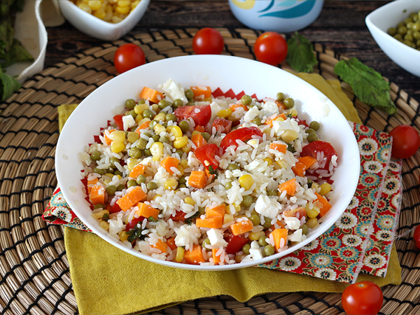 Rice salad in the fridge: how long can it keep and what signs show it’s no longer safe to eat?
