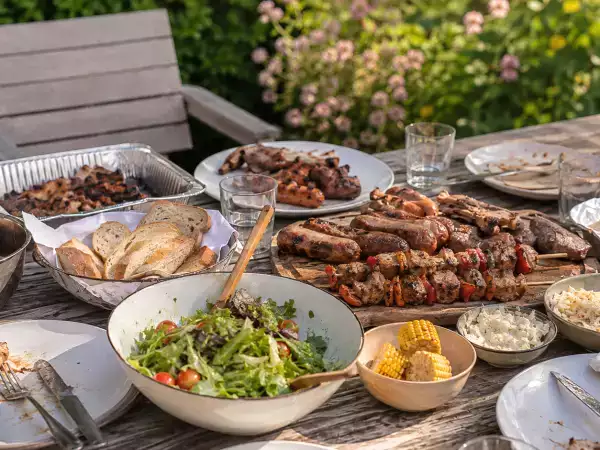 How long can barbecue leftovers safely sit on the table? Here's the simple rule you should follow