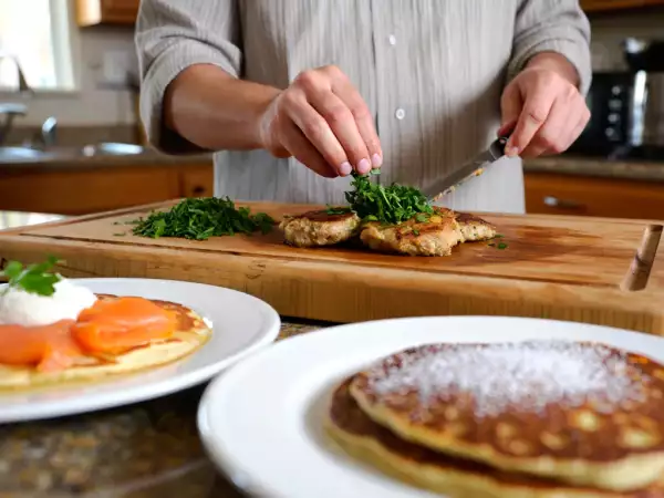 Daily menu, August 12: delightful cream cheese pancakes, savory pork cutlets, and quick banana pancakes