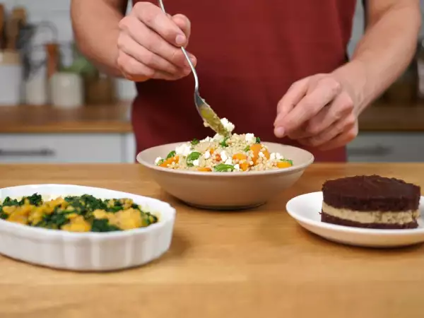 Daily menu, August 15: refreshing pearl couscous salad, vibrant kale curry, and indulgent chocolate cake