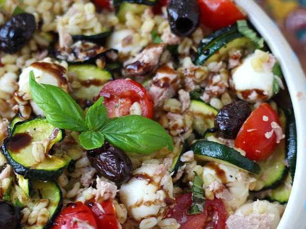 28 hearty salad recipes that actually count as a full meal - satisfying lunch or dinner ideas to try