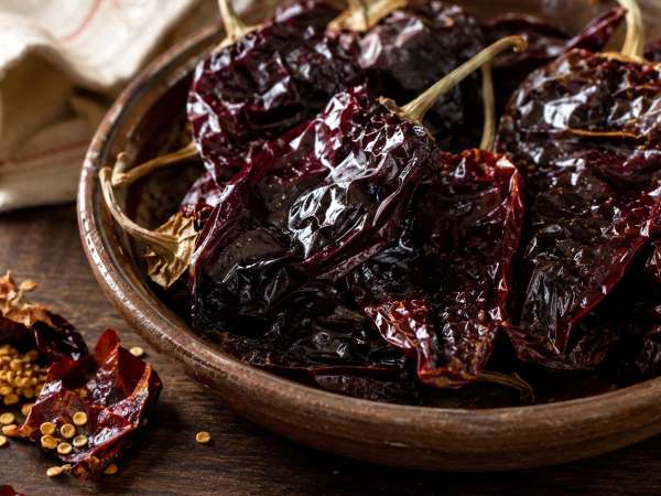 7 classic Spanish ingredients packed with umami: discover the surprising flavors that define tapas