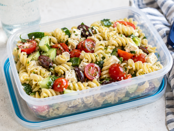 One easy trick to stop cold pasta in your lunchbox from clumping : keep it fresh and separate