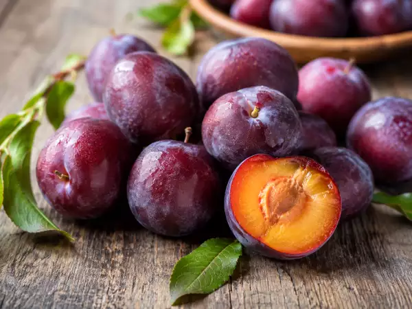 Don't toss overripe plums: 7 quick, practical ways to rescue them and avoid food waste today