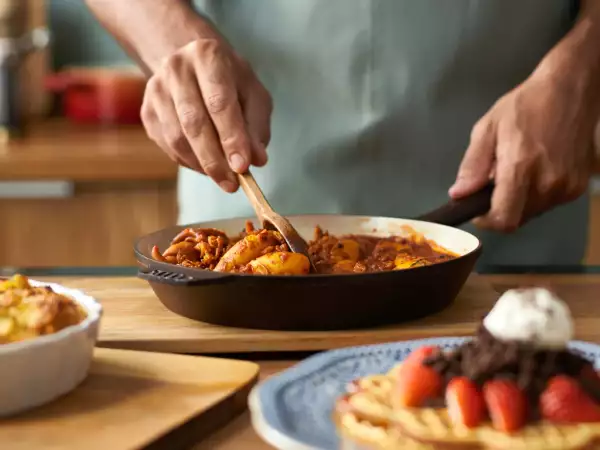 Daily menu, August 28: delightful potato kugel, spicy squid curry, and indulgent fruit waffles