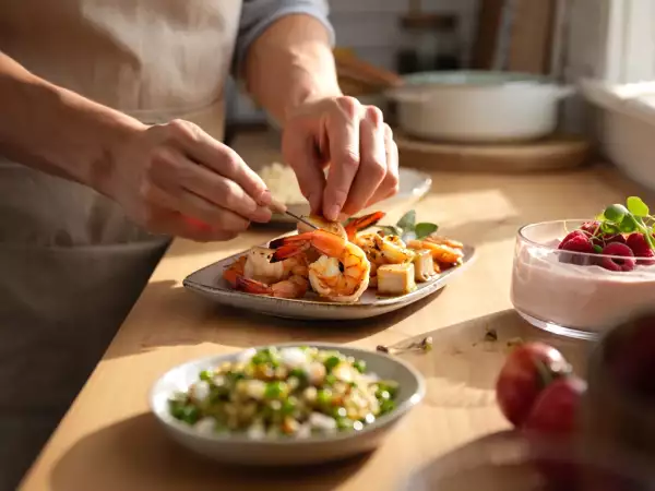Daily menu, August 29: a delightful journey with mung sprouts salad, grilled shrimp and tofu, and raspberry mousse