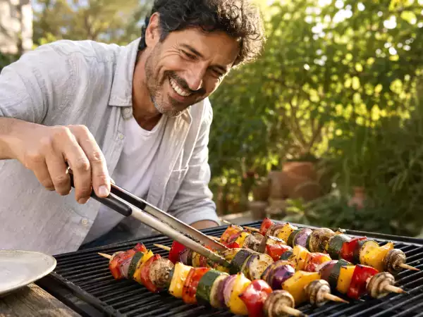 Make your barbecue healthier: practical tips for cooking over coals and reducing smoke exposure