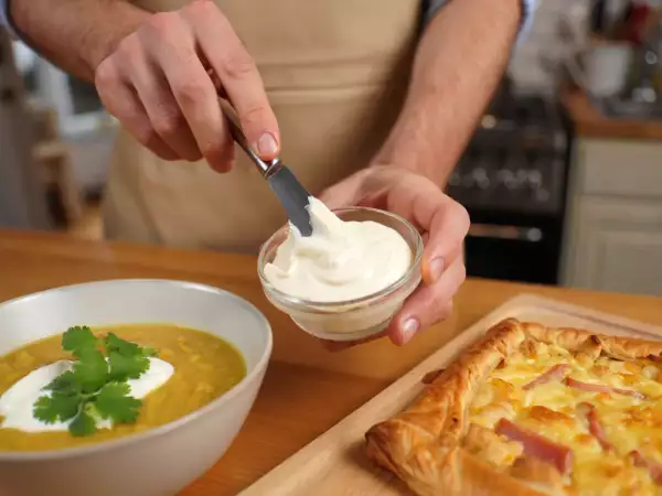 Daily menu, September 8: indulge in leek, coconut, and curry soup, raclette calzone, and no-bake cheesecakes
