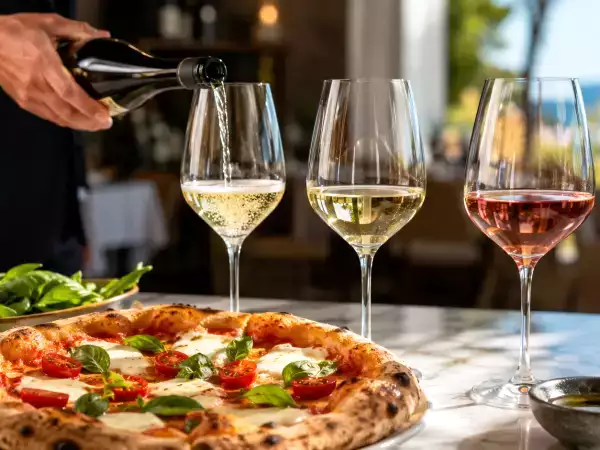 Find the perfect wine for any pizza: sommelier-approved pairing tips for crusts and toppings