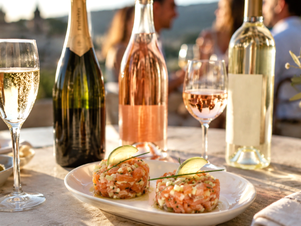 French wines perfect for an aperitif: bottles that charm you from the very first sip