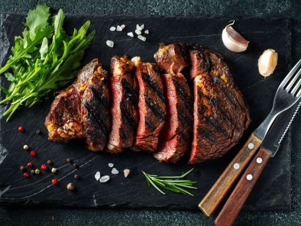 Does your meat lose a lot of juices when you cut it? Waiting a few minutes can make all the difference
