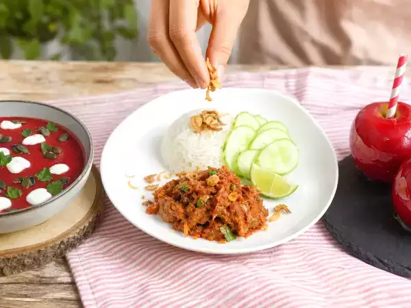 Daily menu, October 18: beetroot soup, mushroom rendang nasi lemak and candy apples