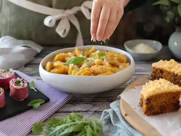 Daily menu, October 22: beet crepe rolls, golden butternut pasta and pumpkin chocolate bars