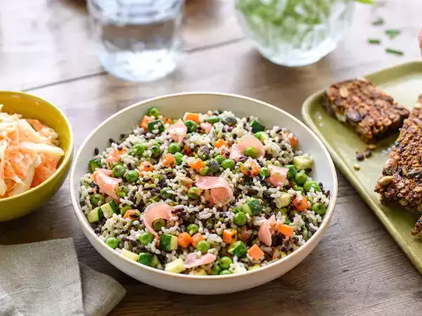 Daily menu, October 27: crunchy coleslaw, colorful rice salad and oat-almond bars